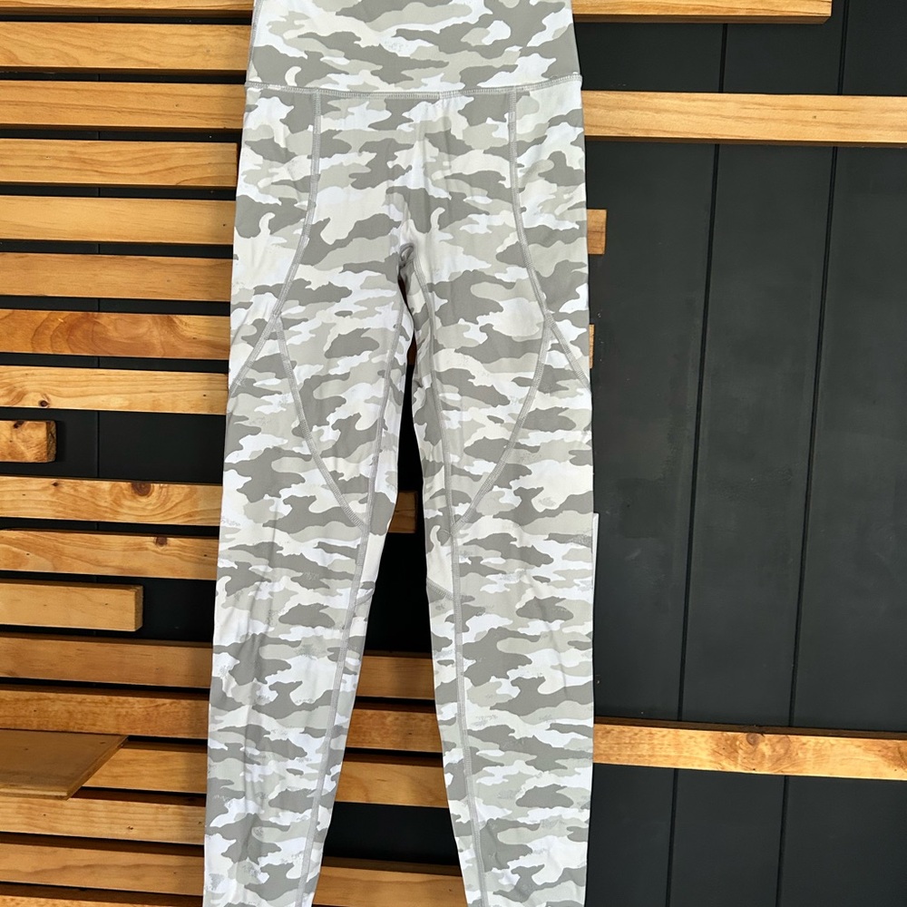 Women’s Camo Leggings - Gray